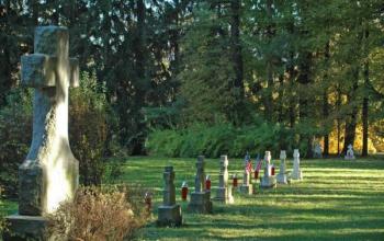 https://www.ladivinamisericordia.org/sites/default/files/field/image/0036mt_mic_cemetery061.jpg