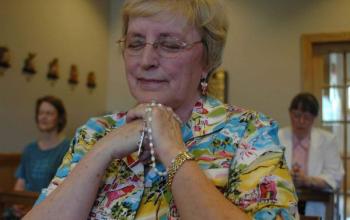 https://www.ladivinamisericordia.org/sites/default/files/field/image/050624f_ministry_of_prayer03.jpg