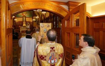 https://www.ladivinamisericordia.org/sites/default/files/field/image/1512mf_holy_door_opening_04_adj.jpg