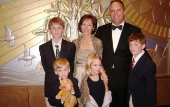 https://www.ladivinamisericordia.org/sites/default/files/field/image/fredberrettafamily.jpeg