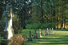 https://www.ladivinamisericordia.org/sites/default/files/field/image/0036mt_mic_cemetery061.jpg