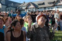 https://www.ladivinamisericordia.org/sites/default/files/field/image/0065dv_latino_day_pilgrims_011.jpg