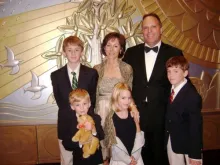 https://www.ladivinamisericordia.org/sites/default/files/field/image/fredberrettafamily.jpeg