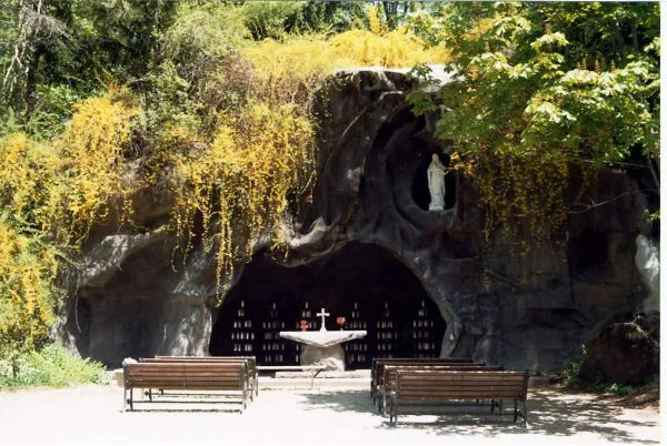 https://www.ladivinamisericordia.org/sites/default/files/field/image/lourdes.jpg