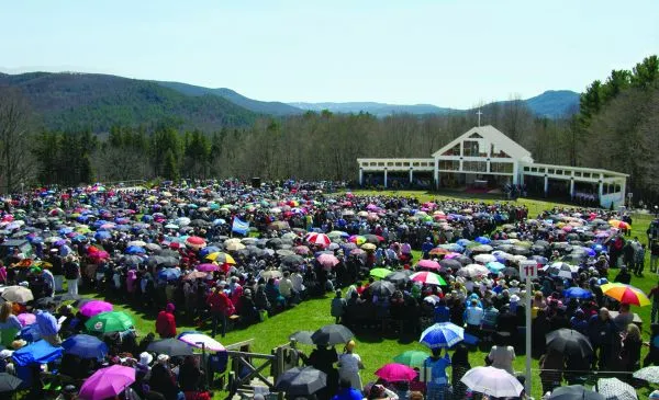 https://www.ladivinamisericordia.org/sites/default/files/field/image/mercy_sunday_mass.jpg